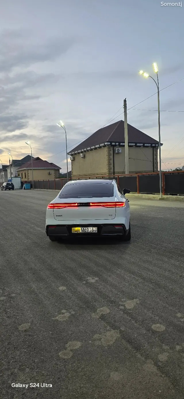 Geely Galaxy E8 2025 · AT
