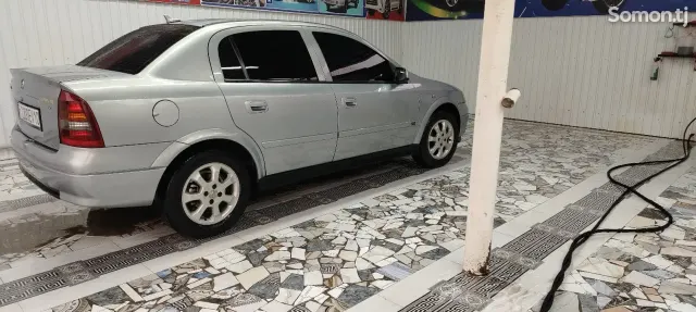 Opel Astra G 2001 · 1.6 MT