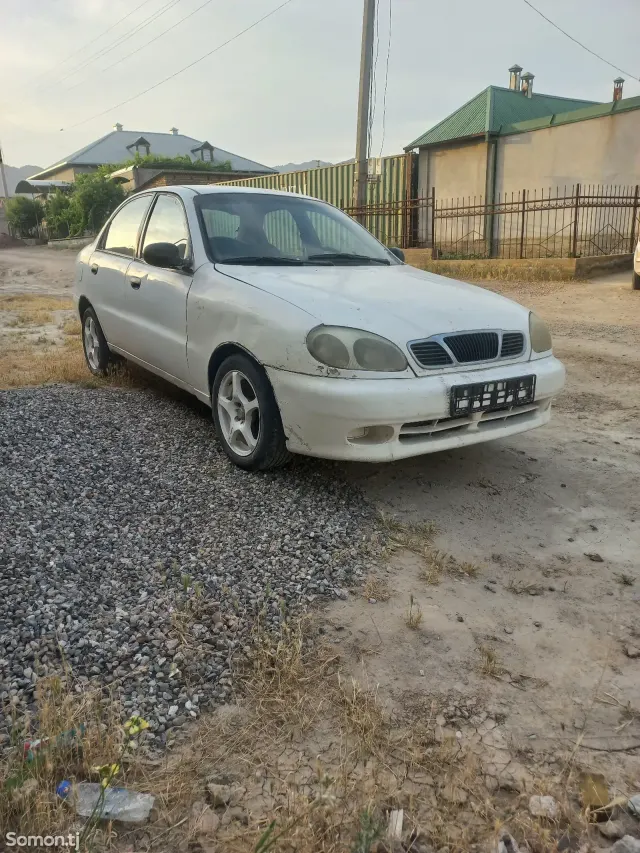 Daewoo Lanos 1999 · 1.6 MT