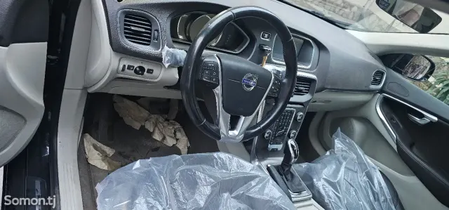Volvo V40 2015 · 2.0 AT