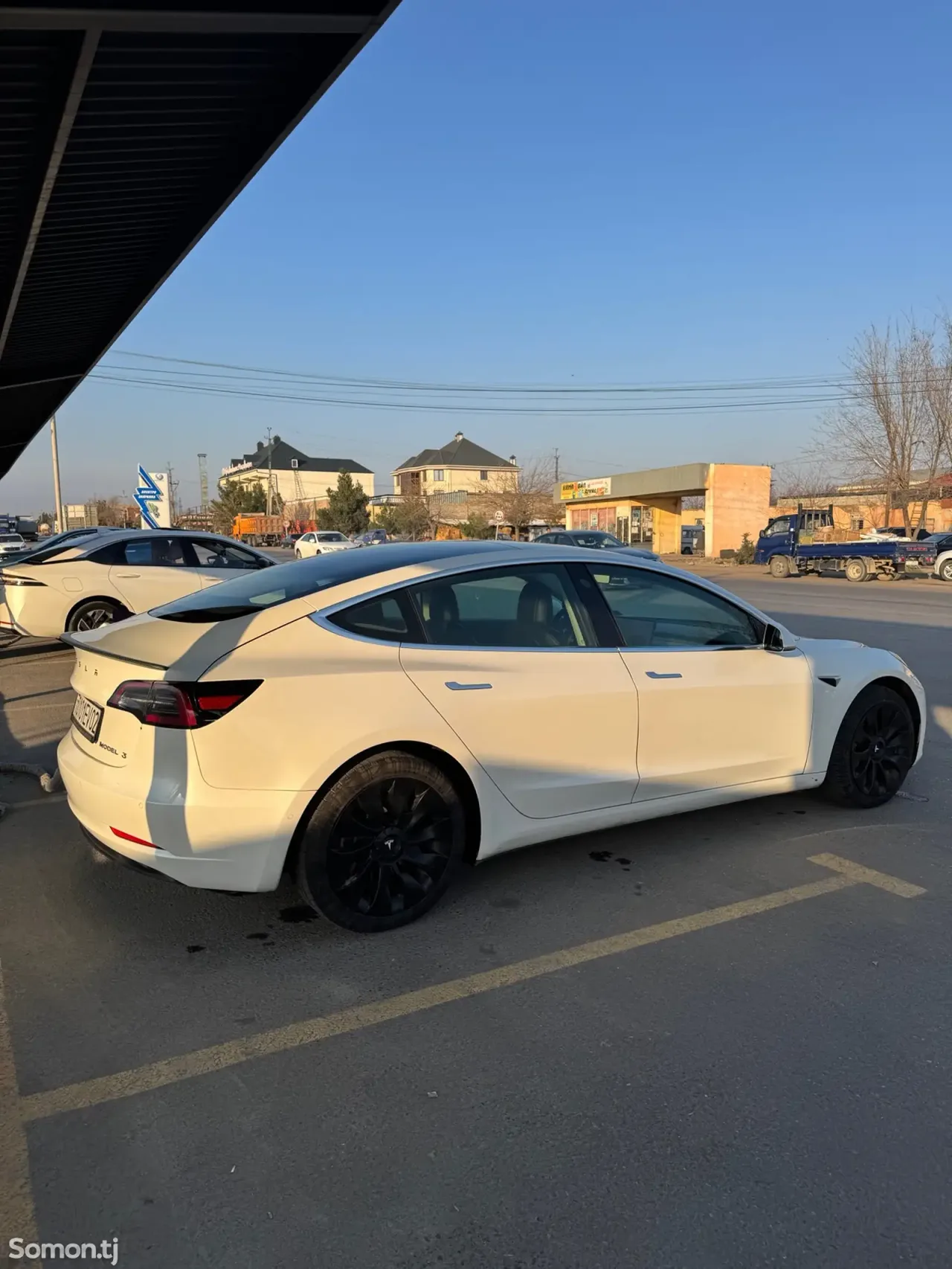 Tesla Model 3 2021 · AT