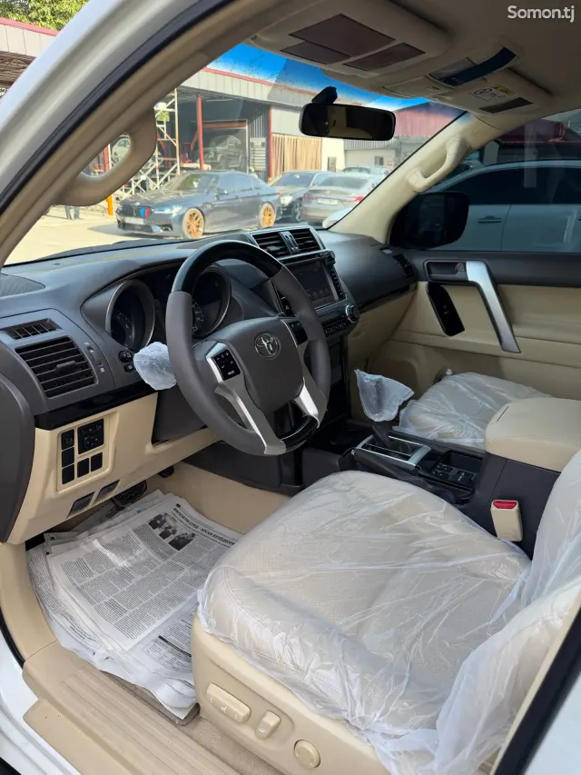 Toyota Land Cruiser Prado 2015 · 4.0 AT
