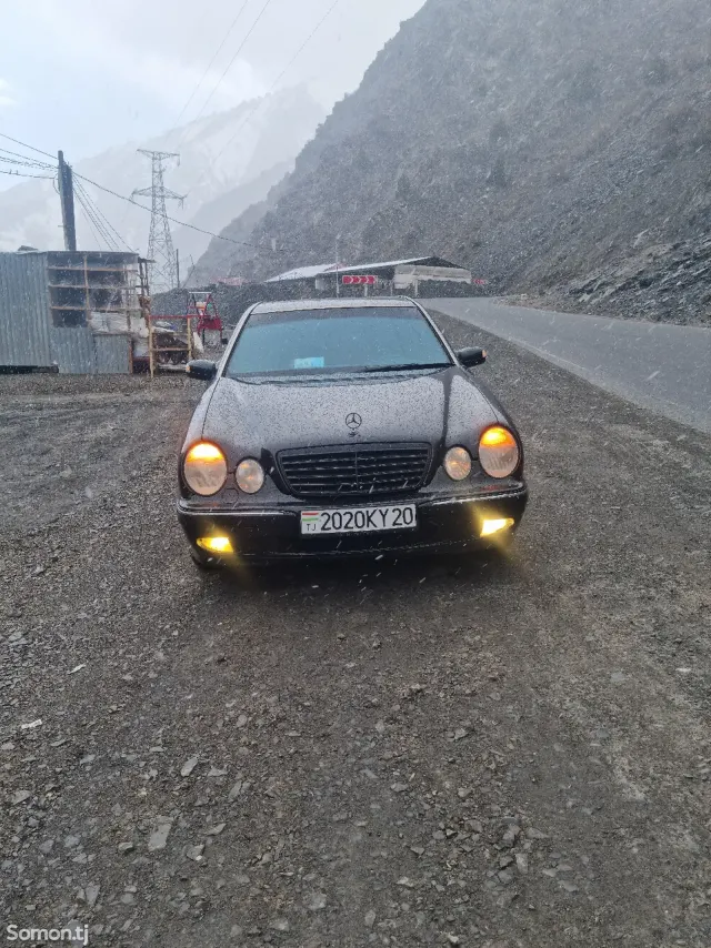Mercedes-Benz E class 2002 · 3.2 AT