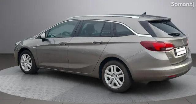 Opel Astra K 2016 · 1.0 MT