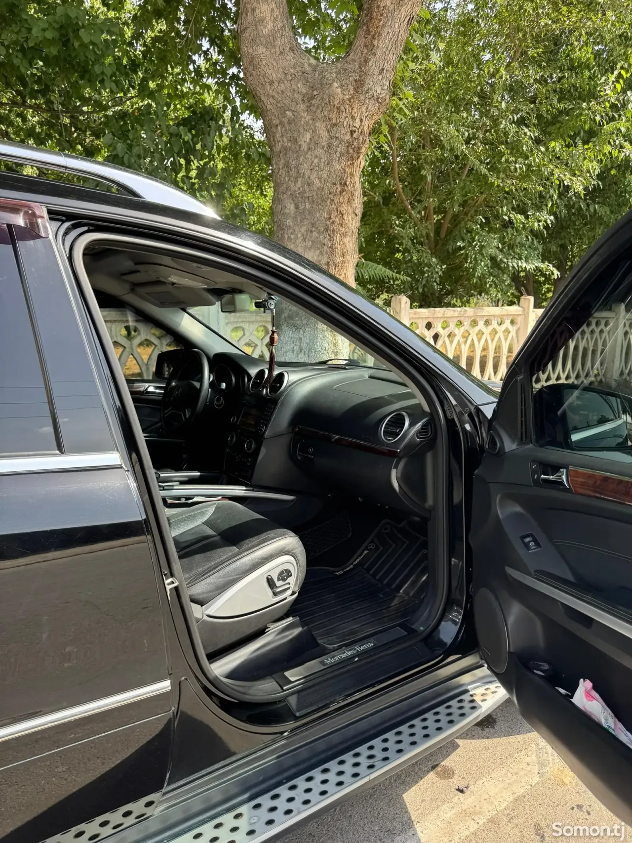 Mercedes-Benz GL class 2011 · 5.5 AT