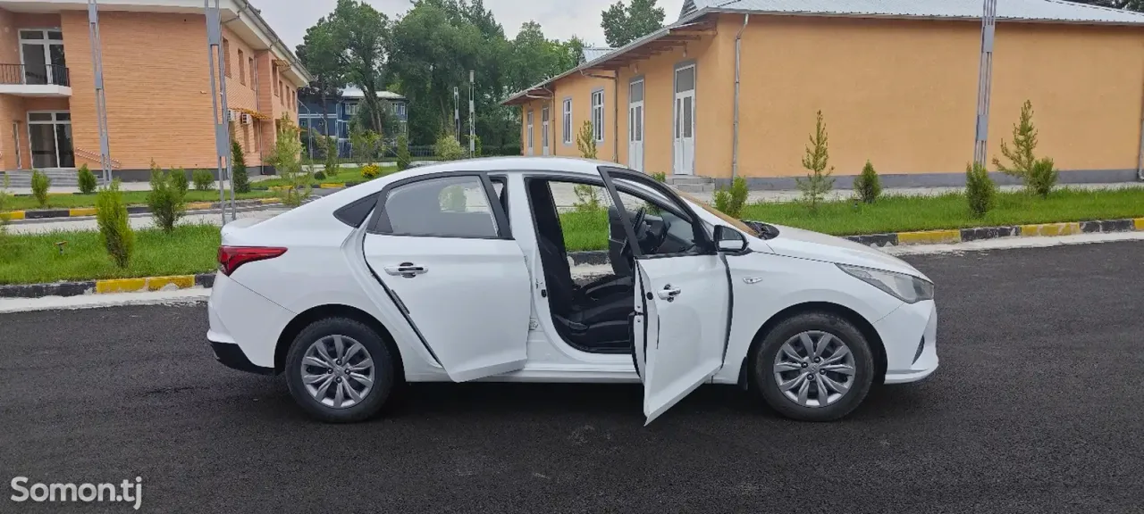 Hyundai Solaris 2022 · 1.6 AT