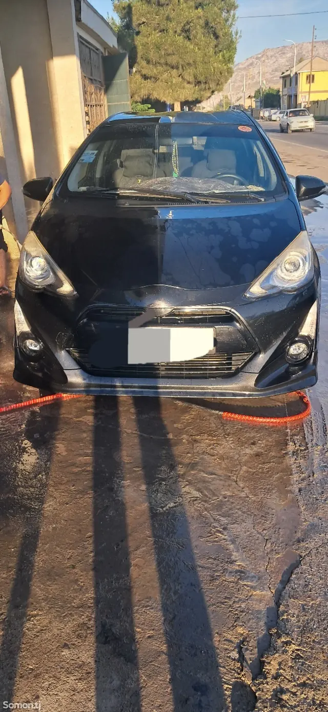 Toyota Aqua 2015 · 1.5 AT