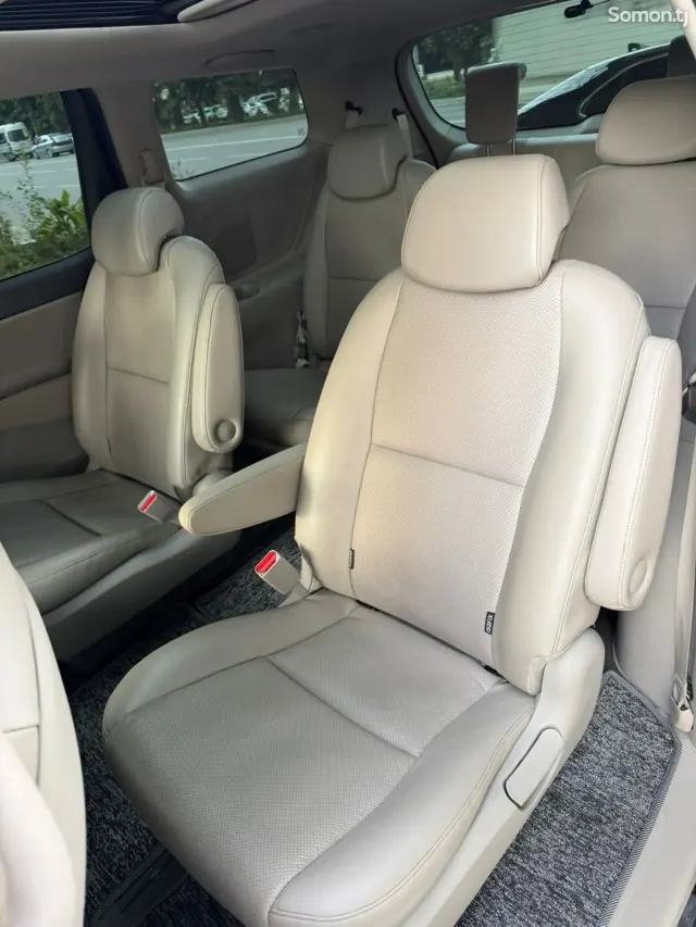 Kia Carnival 2014 · 2.2 AT