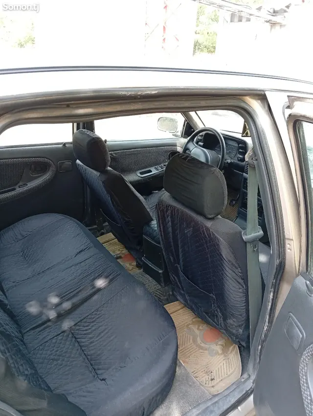 Daewoo Nexia 1995 · 1.6 MT
