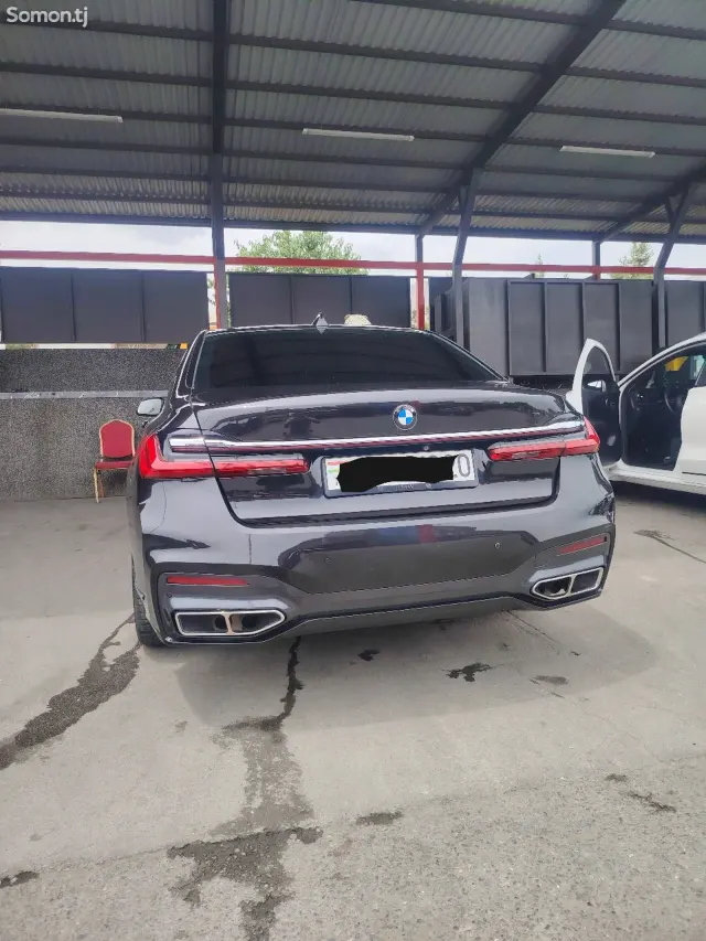 BMW 7 series 2012 · 4.4 AT