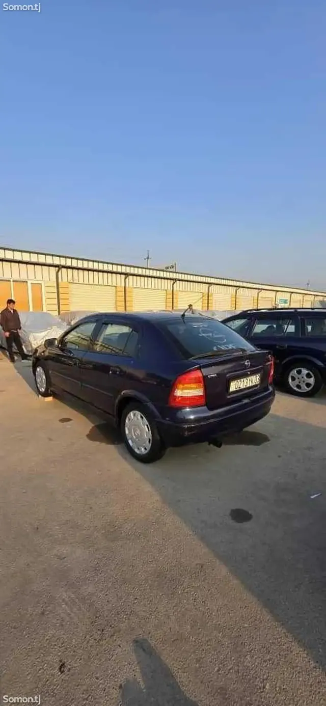 Opel Astra G 1998 · 1.6 MT