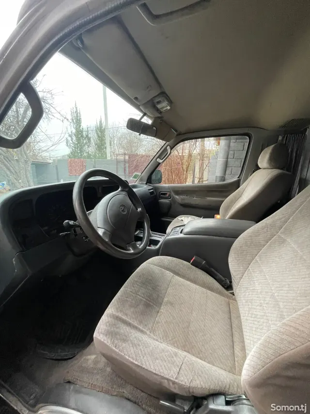 Toyota HiAce 1997 · 2.4 AT