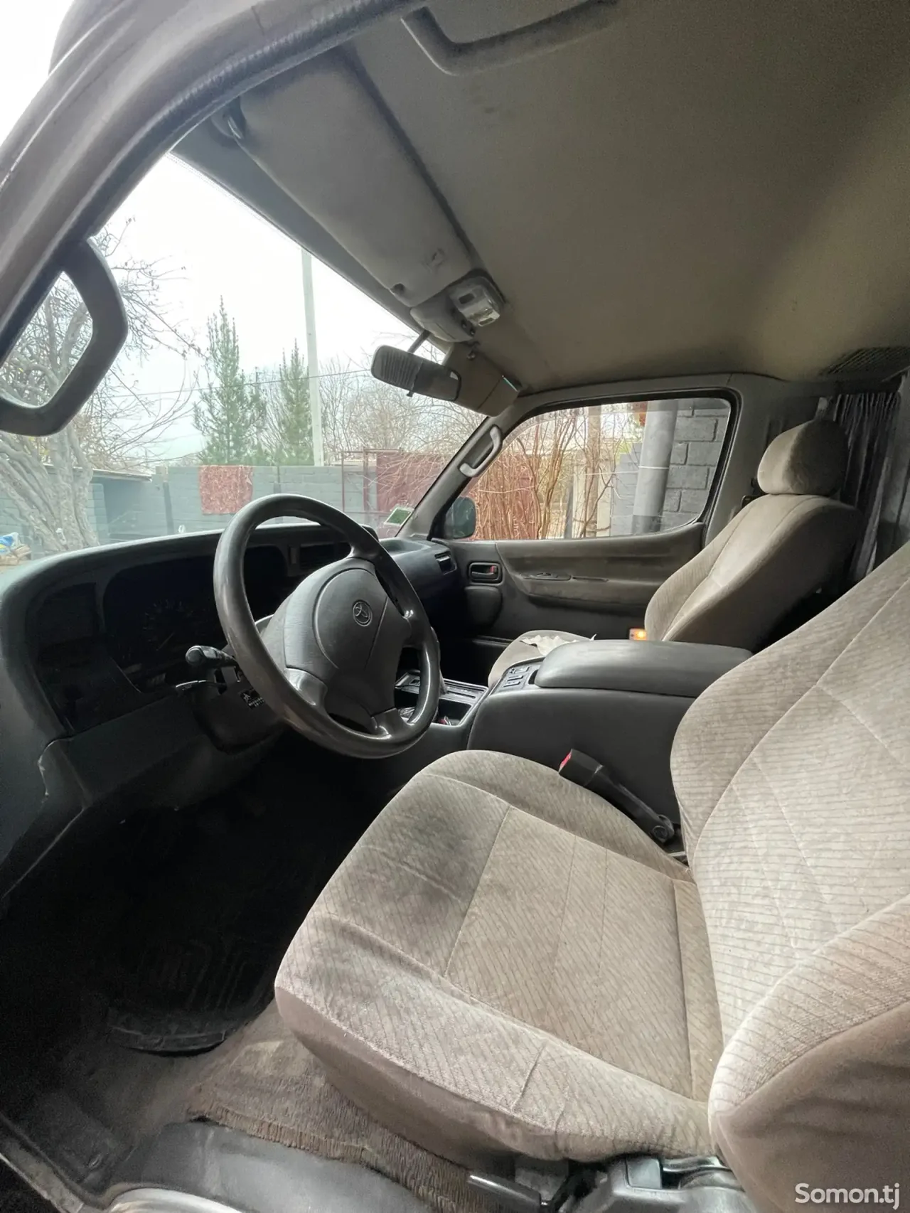 Toyota HiAce 1997 · 2.4 AT