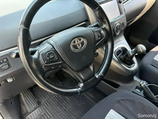 Toyota Verso 2016 · 1.6 MT