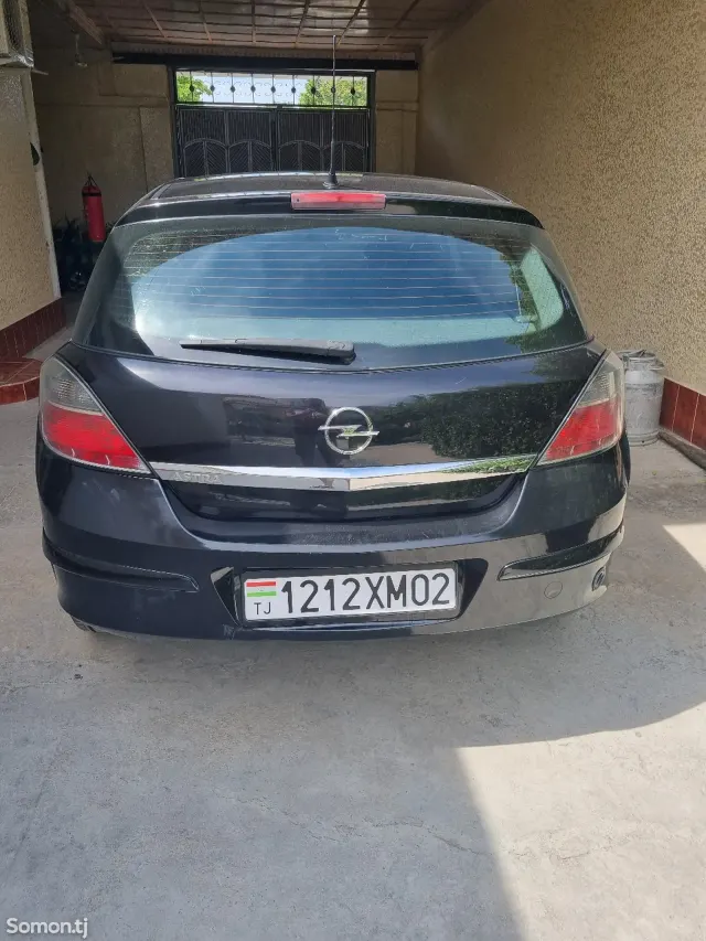 Opel Astra H 2011 · 1.4 MT