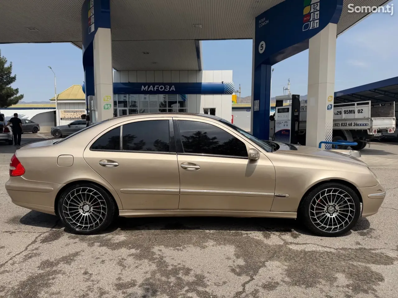 Mercedes-Benz E class 2004 · 2.2 AT