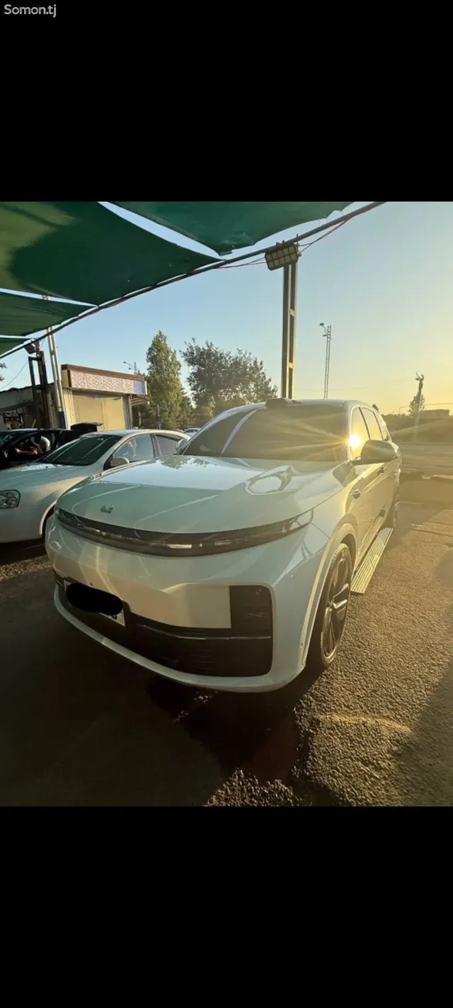 Li Auto (Lixiang) L9 2025 · 4.0 AMT