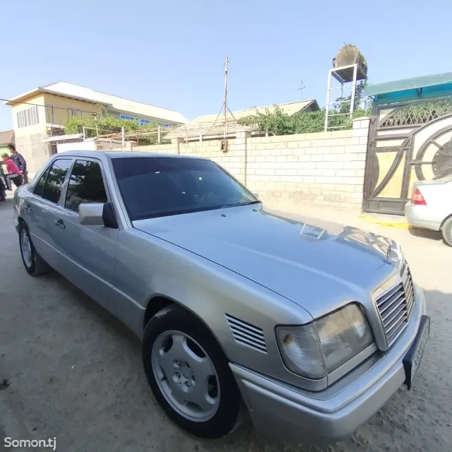 Mercedes-Benz W124 1995 · 2.7 MT