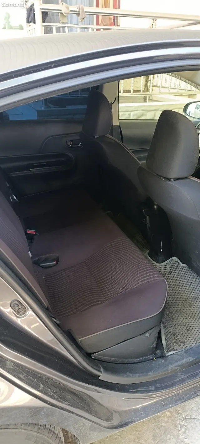 Toyota Aqua 2015 · 1.5 AT