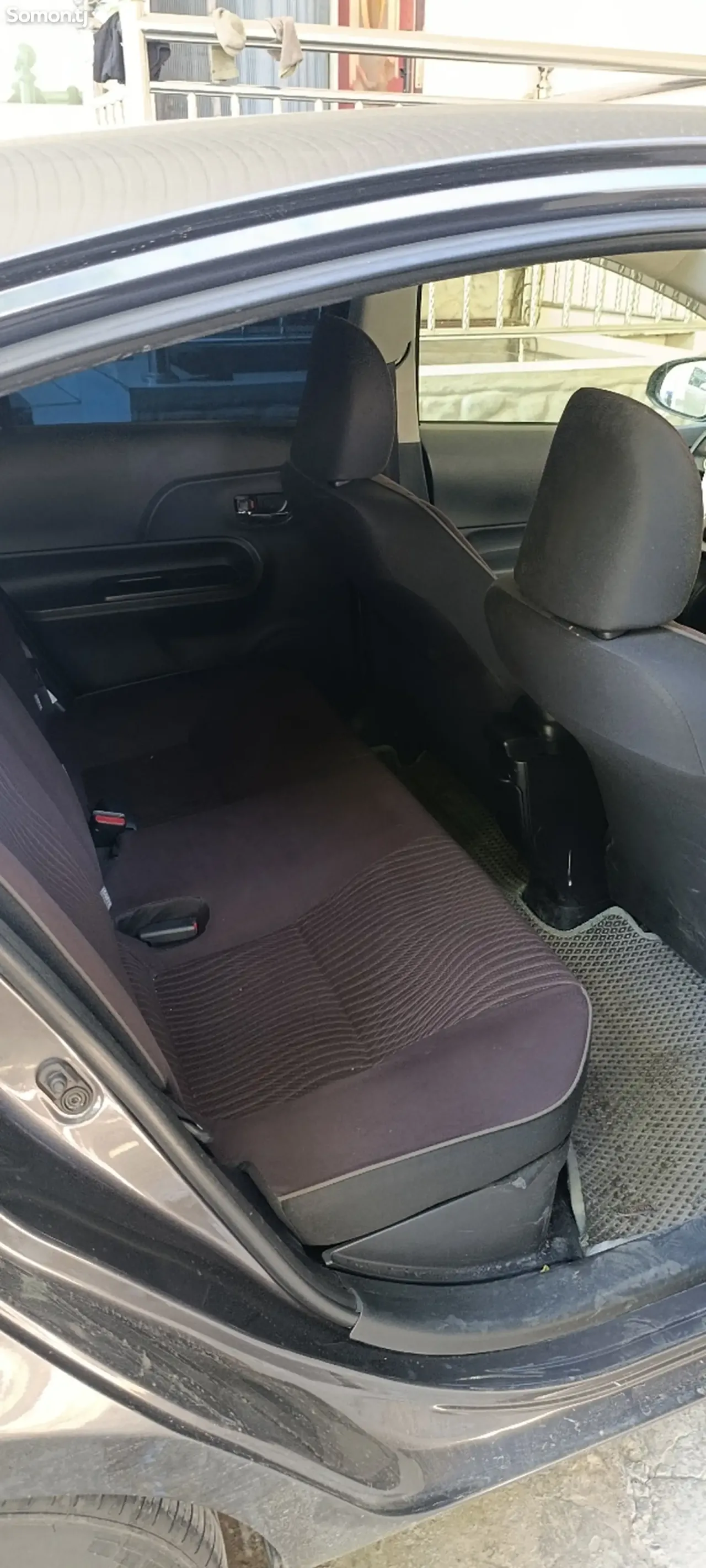 Toyota Aqua 2015 · 1.5 AT