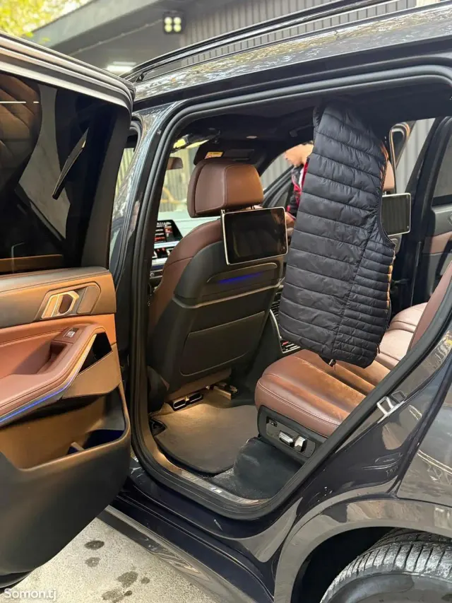 BMW X7 2021 · 4.4 AT
