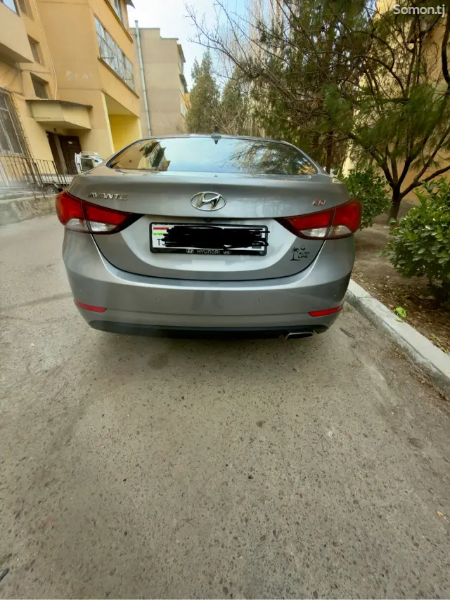 Hyundai Avante 2014 · AT