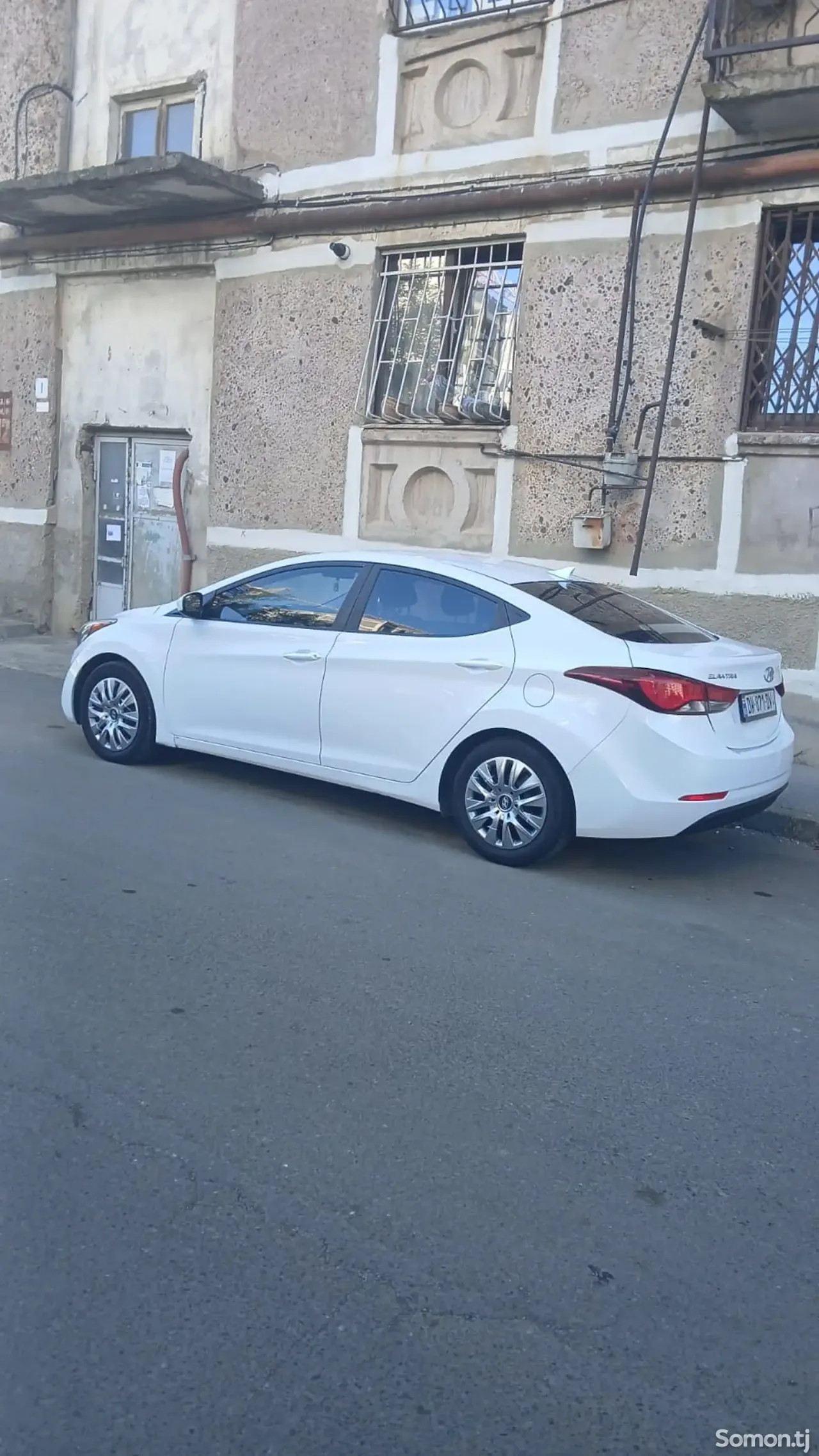 Hyundai Elantra 2014 · 1.8 AT