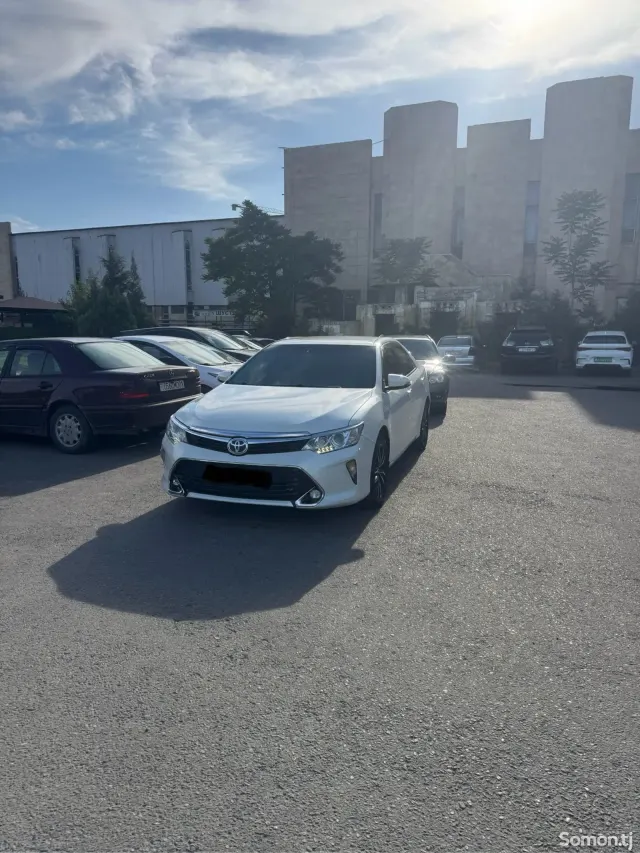 Toyota Camry 2015 · 2.5 AT