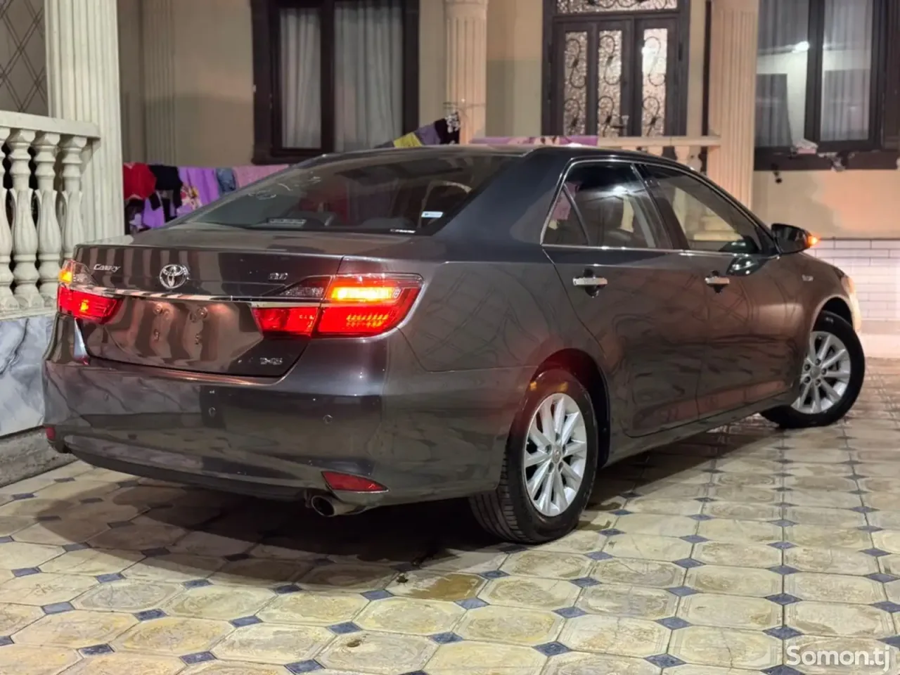 Toyota Camry 2015 · 2.0 AT
