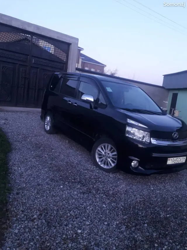Toyota Voxy 2008 · 2.0 AT