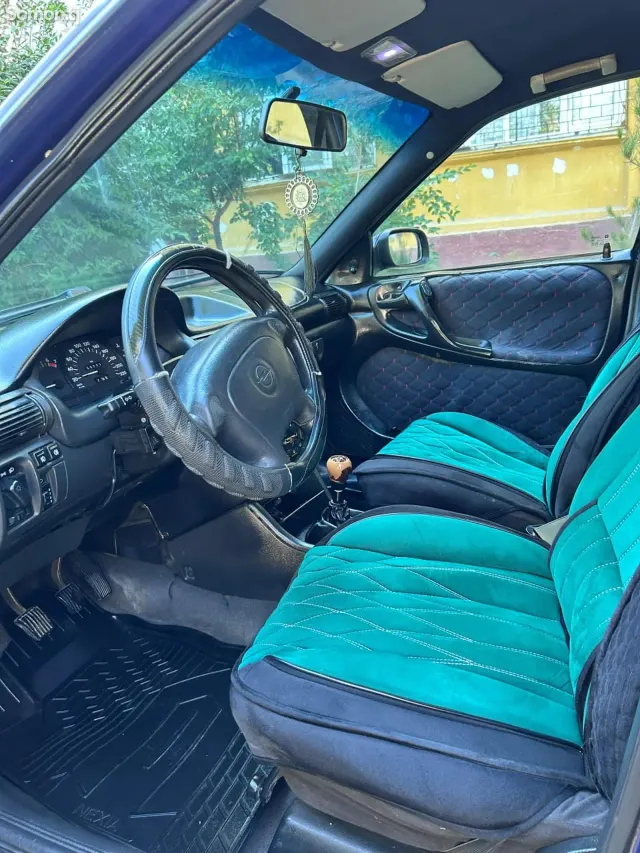Opel Astra F 1996 · 1.6 MT