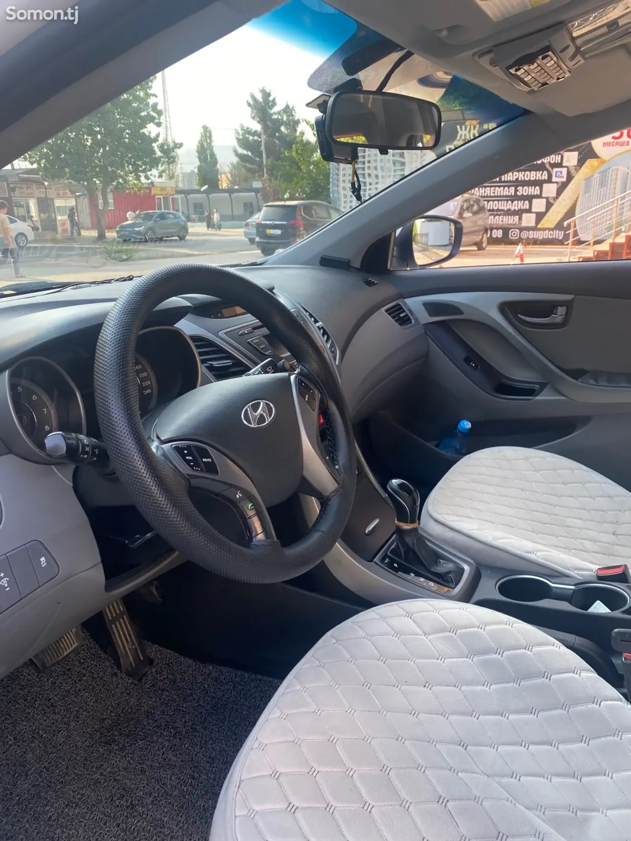 Hyundai Avante 2015 · 1.6 AT