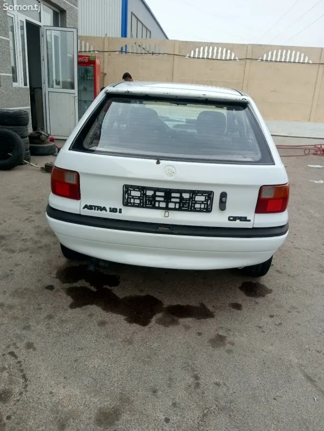 Opel Astra F 1992 · 1.6 MT