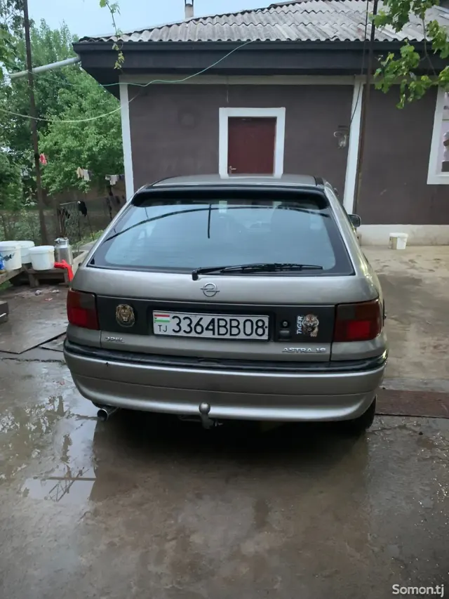 Opel Astra F 1996 · 1.6 MT