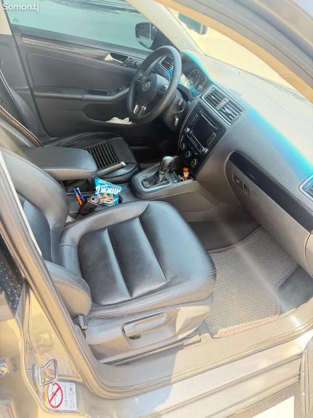 Volkswagen Jetta 2014 · 1.6 AT