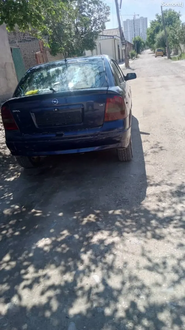 Opel Astra G 1999 · 1.6 MT