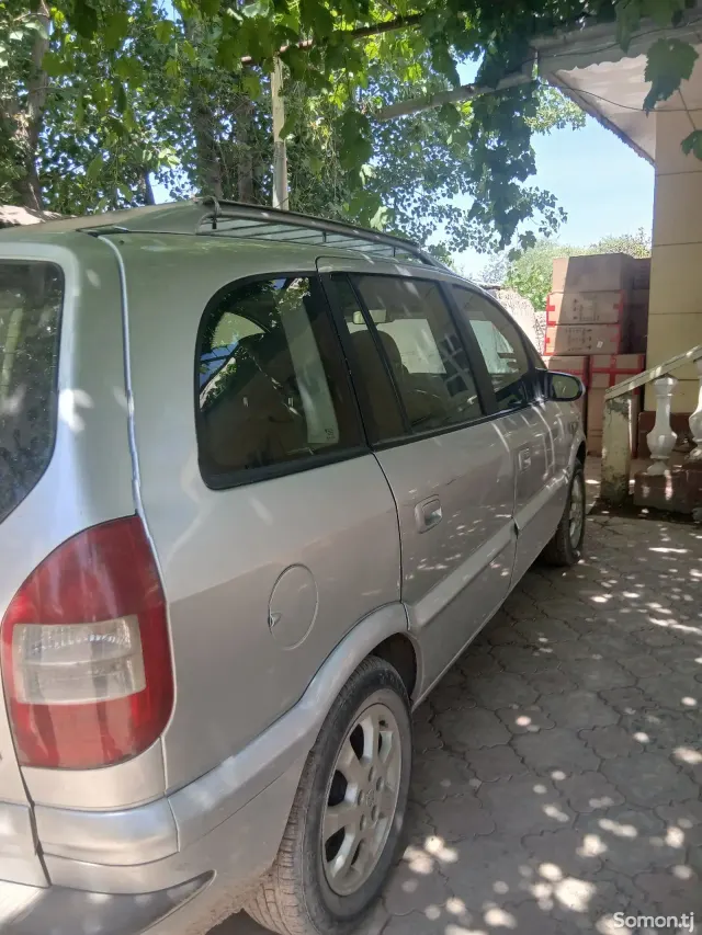 Opel Zafira 2004 · 1.8 MT