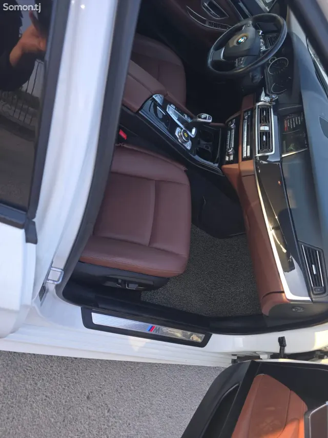 BMW 5 series 2015 · 3.0 AT