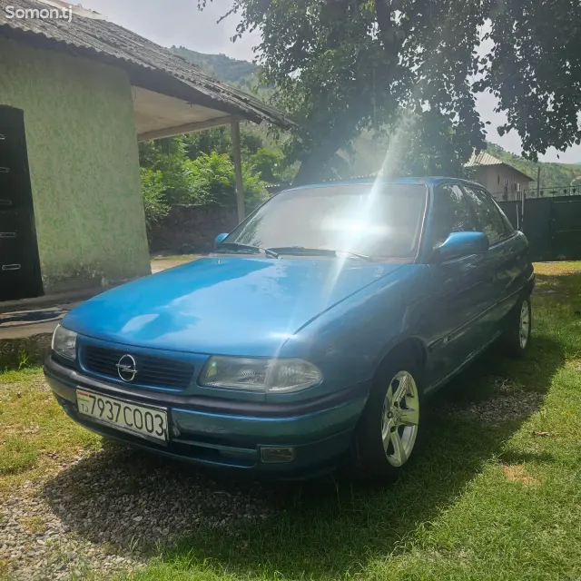 Opel Astra F 1995 · 1.6 MT