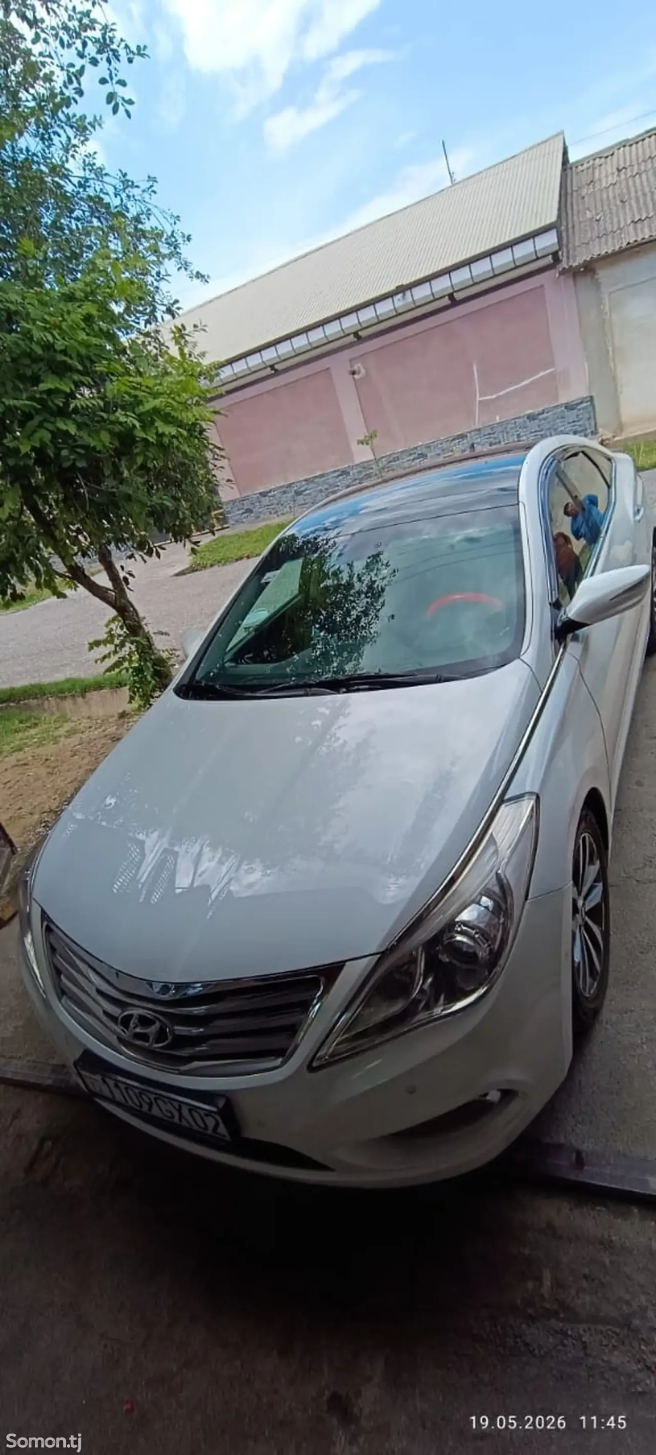 Hyundai Grandeur 2011 · 2.4 AT