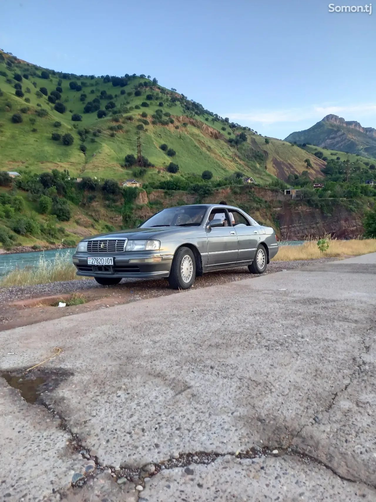 Toyota Crown 1995 · 2.5 AT
