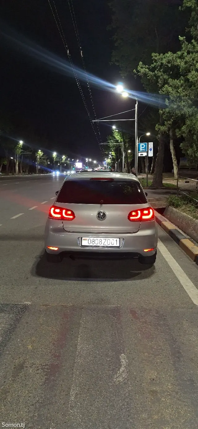 Volkswagen Golf 2012 · 1.6 MT
