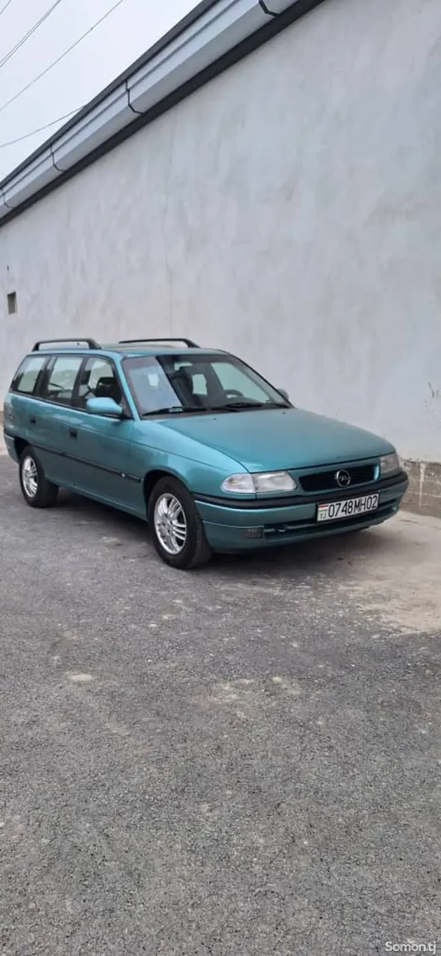 Opel Astra F 1996 · 1.6 MT