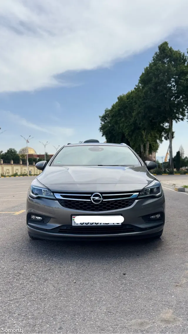 Opel Astra K 2017 · 1.6 AT