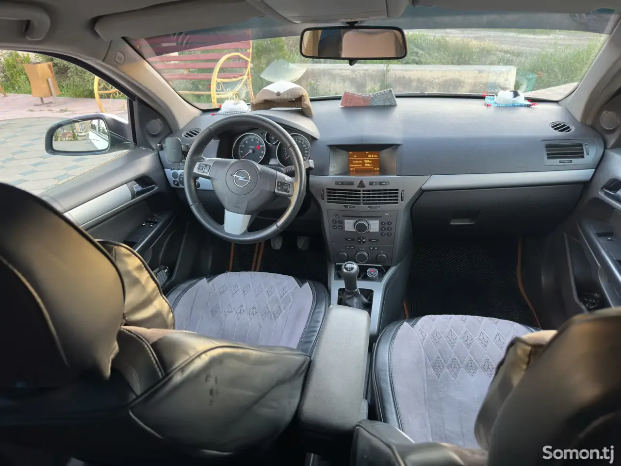 Opel Astra H 2005 · 1.6 MT