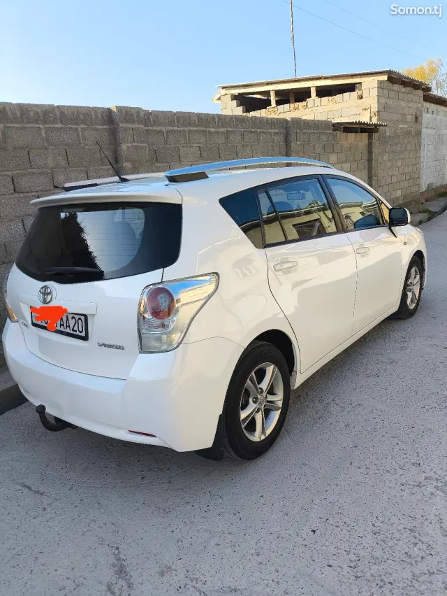 Toyota Verso 2011 · 2.0 MT