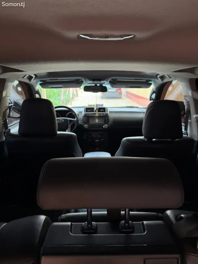 Toyota Land Cruiser Prado 2016 · 2.8 AT