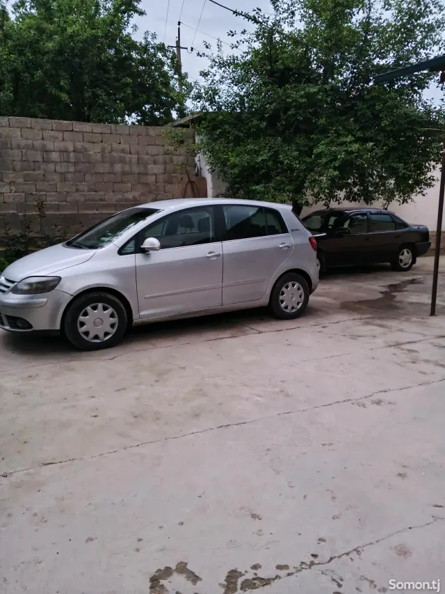 Volkswagen Golf 2006 · 1.4 MT
