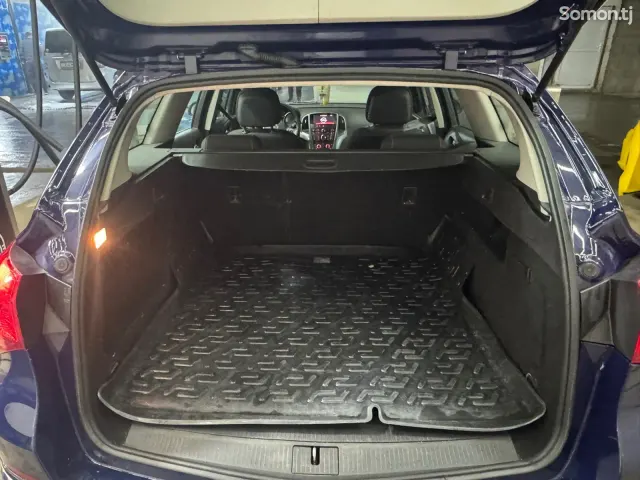 Opel Astra J 2014 · 1.7 MT