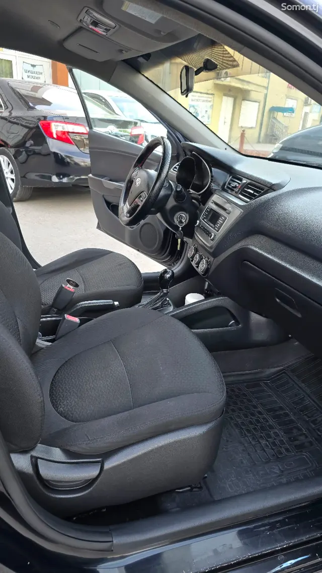 Kia Rio 2017 · 1.4 AT